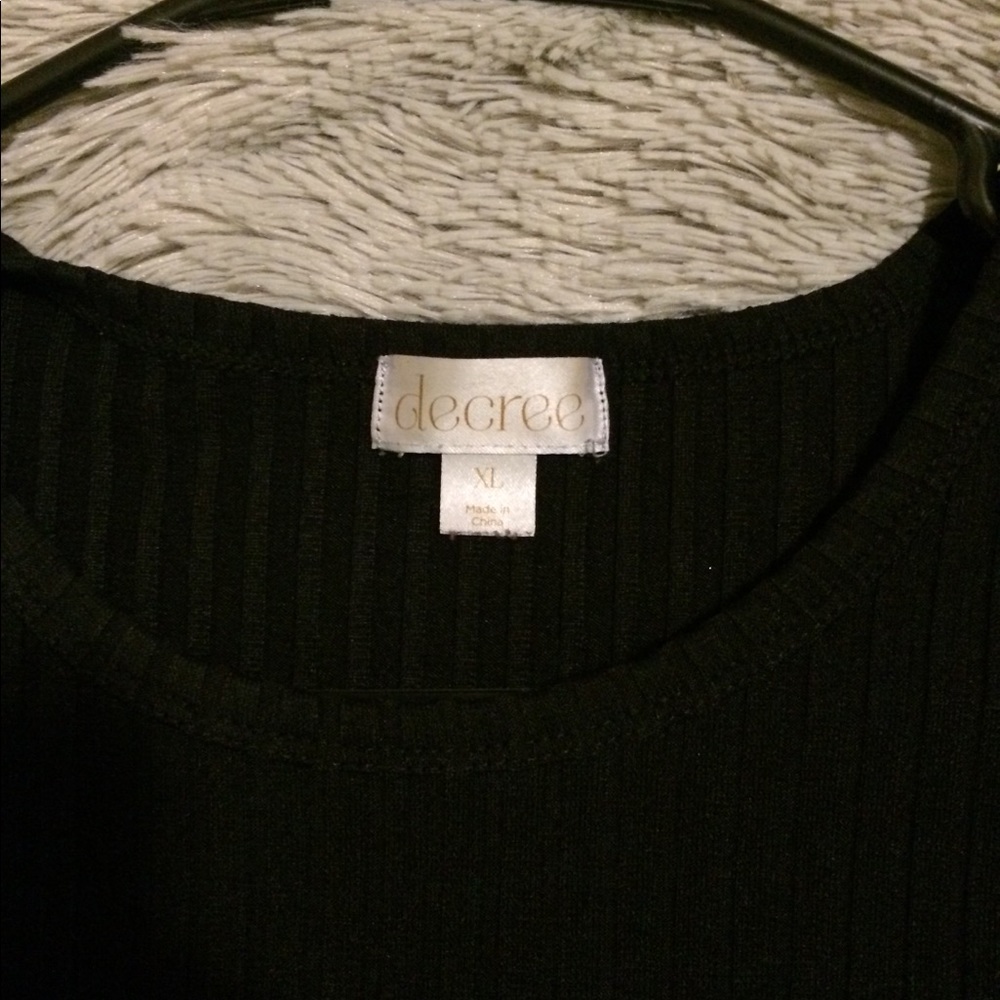 Black tee - Picture 2 of 3